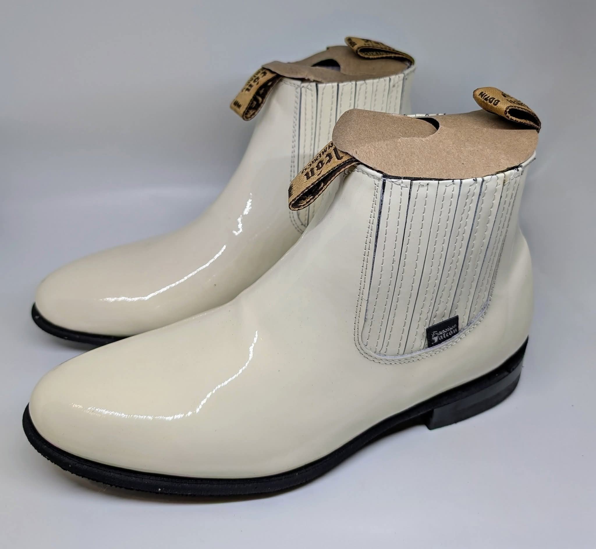 Cream patent leather mariachi botines with elastic side panels